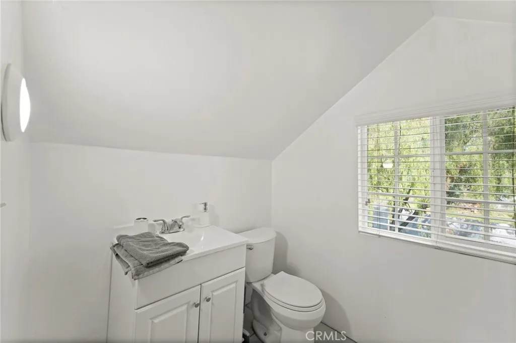 520 W Randall Avenue, Rialto, California 92376 home-pic-22