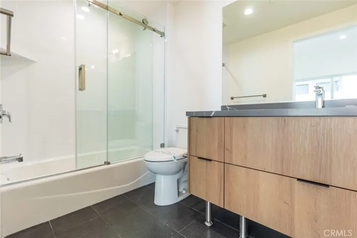 1212 Viola Avenue 104, Glendale, California 91202