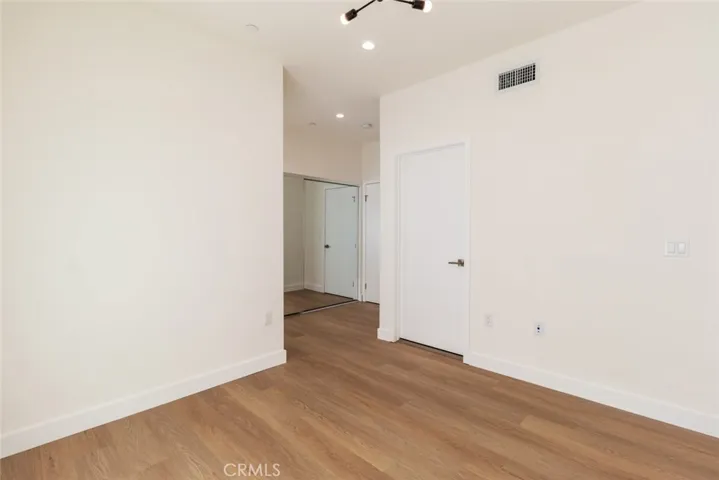 1212 Viola Avenue 104, Glendale, California 91202