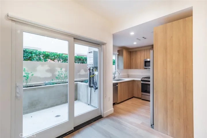 1212 Viola Avenue 104, Glendale, California 91202