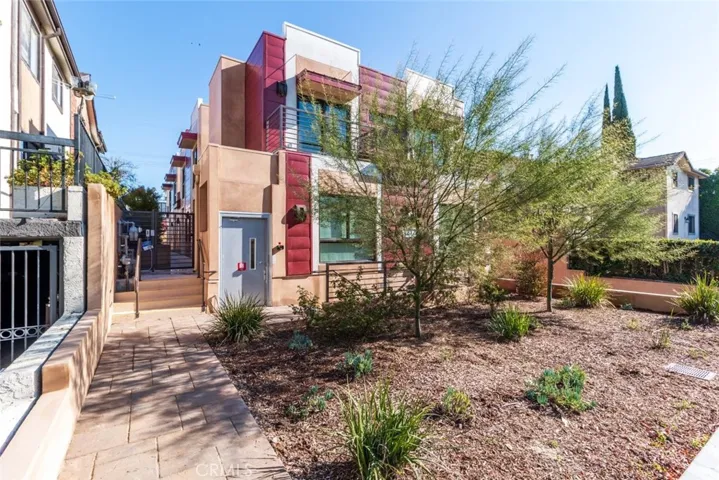 1212 Viola Avenue 104, Glendale, California 91202