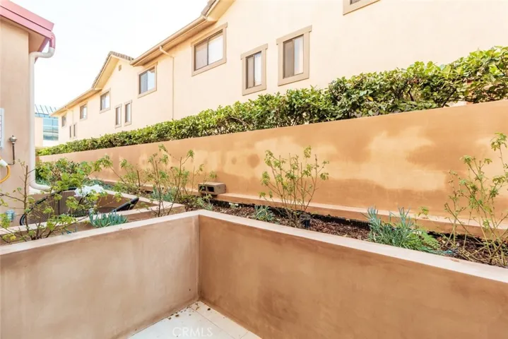 1212 Viola Avenue 104, Glendale, California 91202
