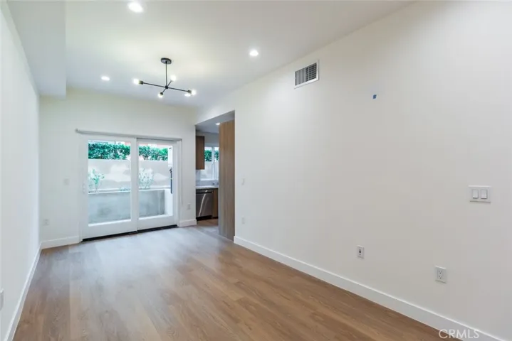 1212 Viola Avenue 104, Glendale, California 91202