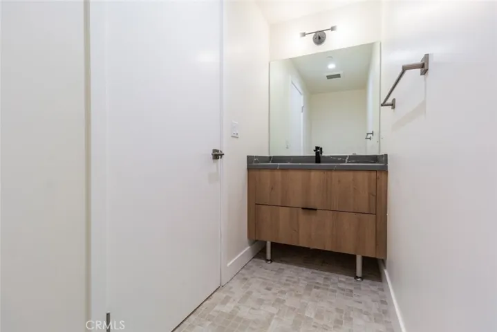 1212 Viola Avenue 104, Glendale, California 91202