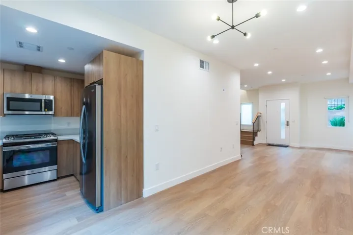 1212 Viola Avenue 104, Glendale, California 91202