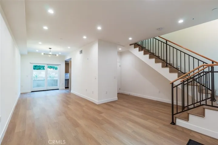 1212 Viola Avenue 104, Glendale, California 91202