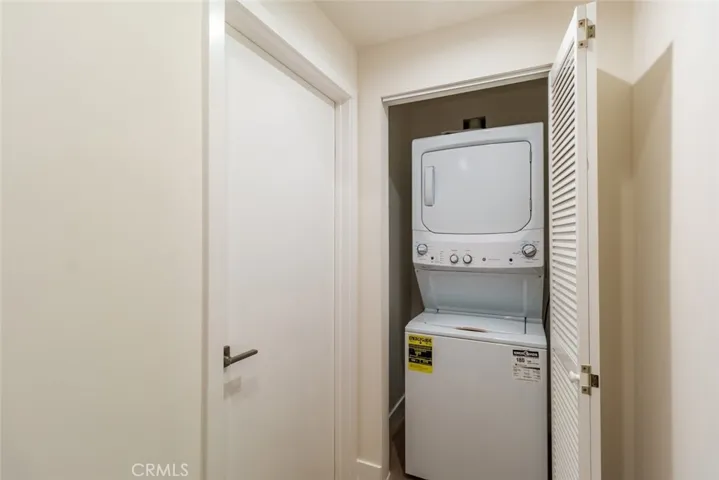1212 Viola Avenue 104, Glendale, California 91202