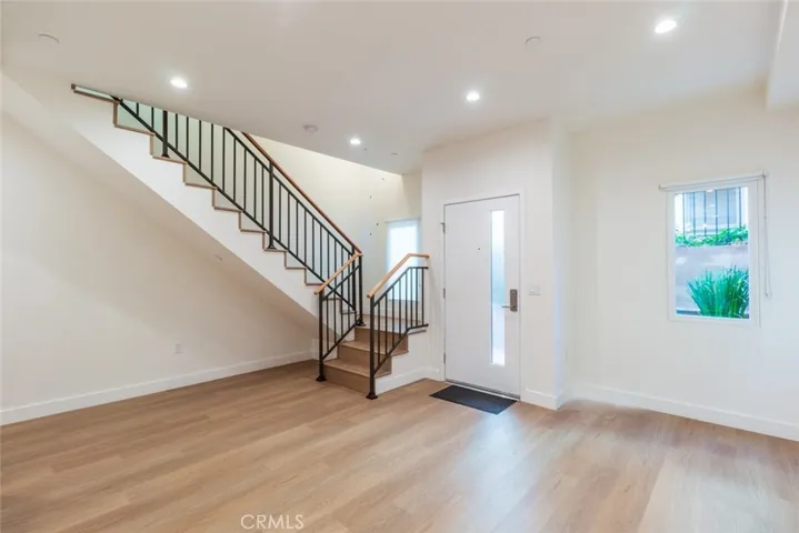 1212 Viola Avenue 104, Glendale, California 91202