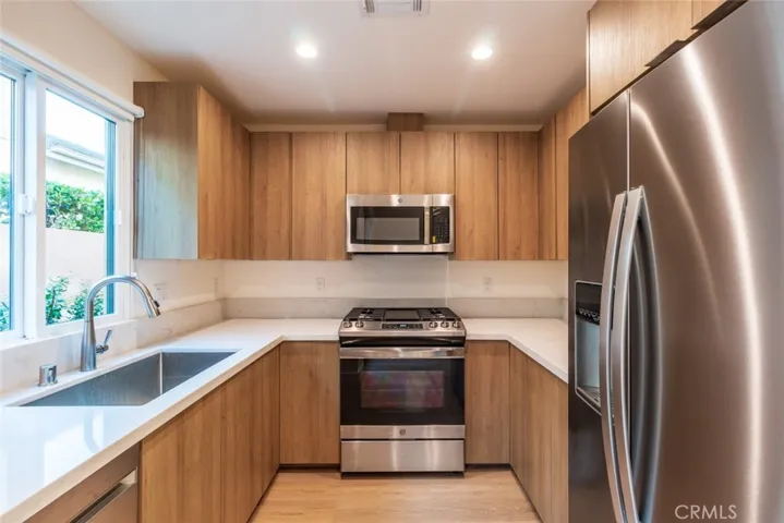 1212 Viola Avenue 104, Glendale, California 91202