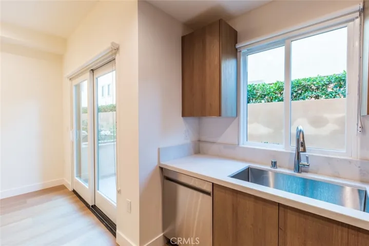 1212 Viola Avenue 104, Glendale, California 91202