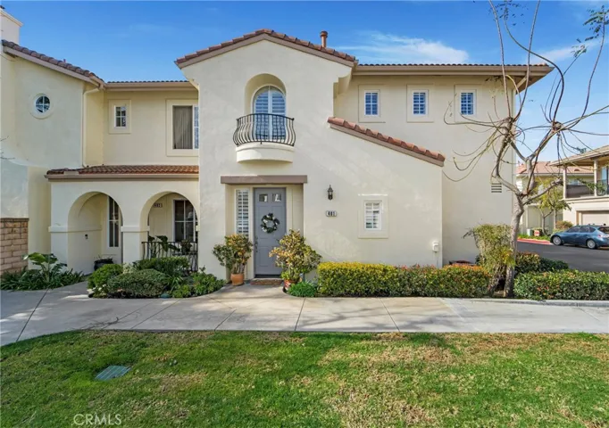 Welcome home to this light and bright end unit!