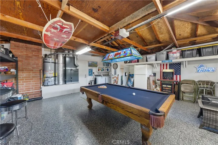 Garage/game room