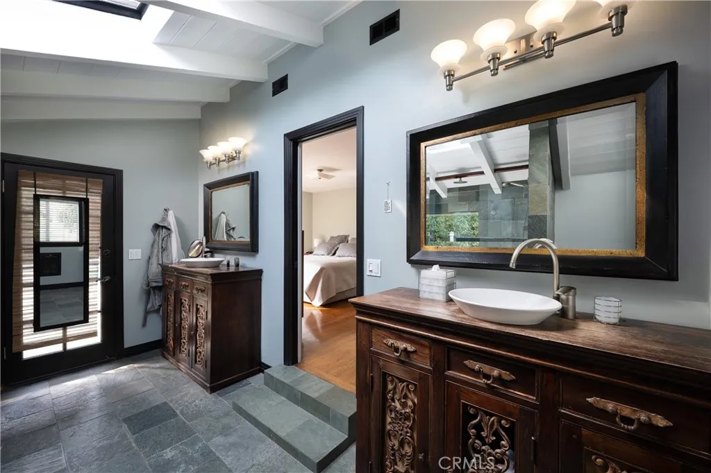 1222 W Sharon Road, Santa Ana, California 92706 home-pic-17