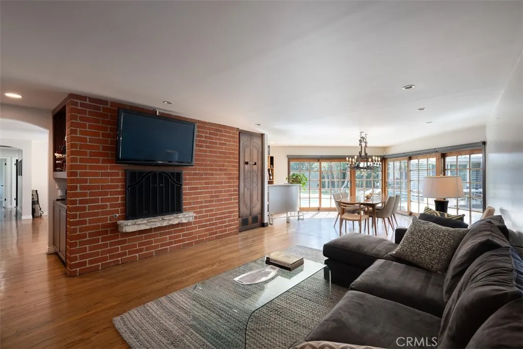 1222 W Sharon Road, Santa Ana, California 92706 home-pic-10
