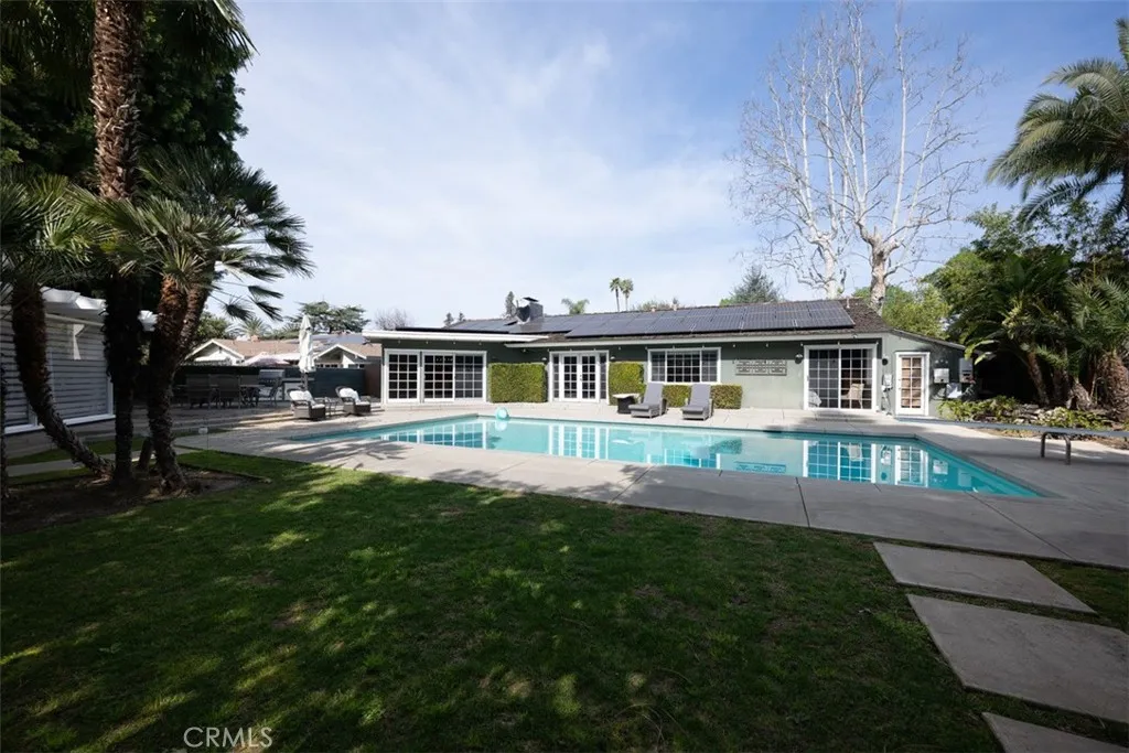 1222 W Sharon Road, Santa Ana, California 92706 home-pic-2
