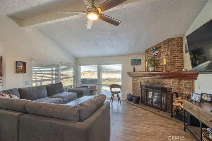 32868 Los Encinos Road, Temecula, California 92592