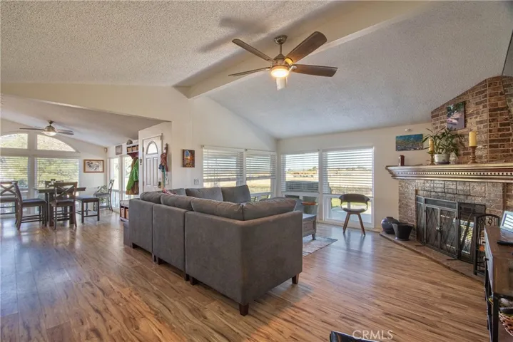 32868 Los Encinos Road, Temecula, California 92592