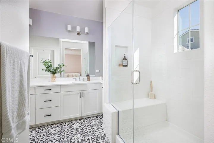 Upstairs Ensuite Shower
