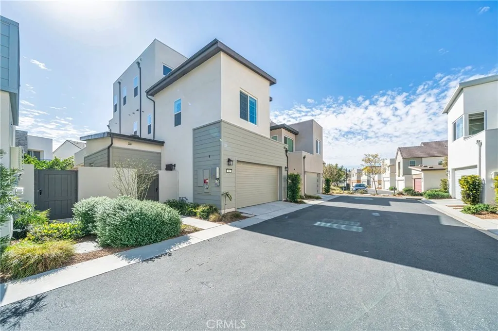 702 Benchmark, Irvine, California 92618 home-pic-6