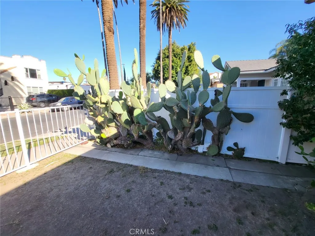 1240 S Muirfield Road, Los Angeles, California 90019 home-pic-7