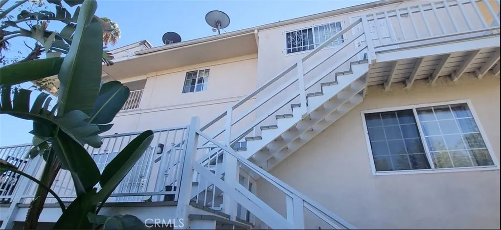 1121 5th Avenue, Los Angeles, California 90019 home-pic-22