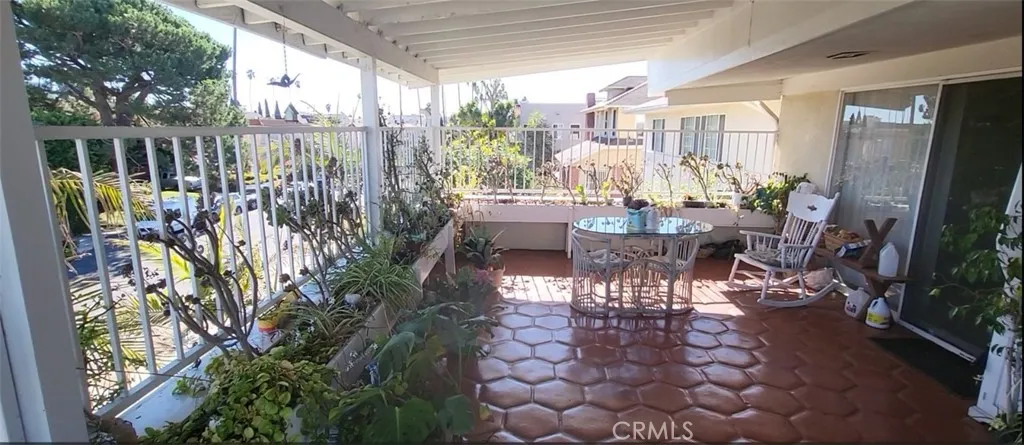 1121 5th Avenue, Los Angeles, California 90019 home-pic-10