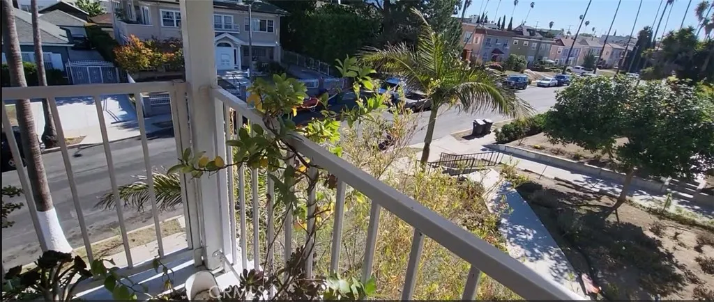 1121 5th Avenue, Los Angeles, California 90019 home-pic-8