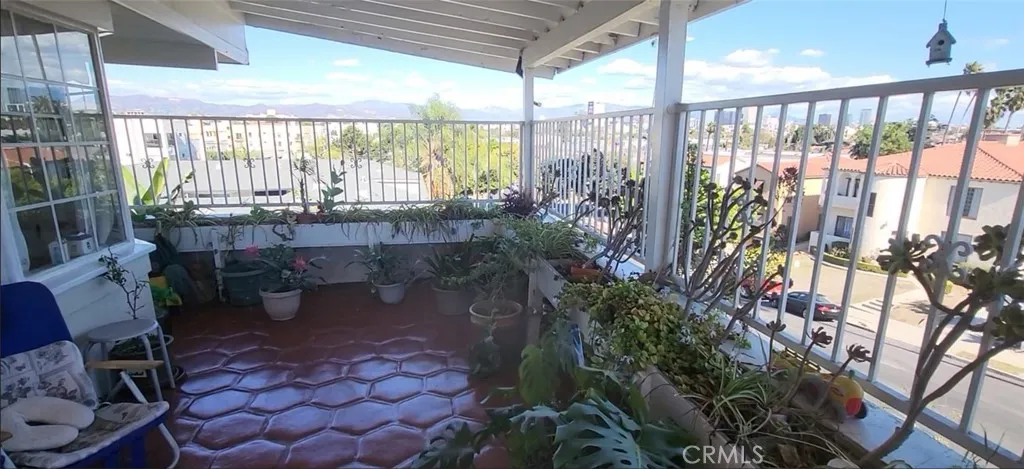 1121 5th Avenue, Los Angeles, California 90019 home-pic-3