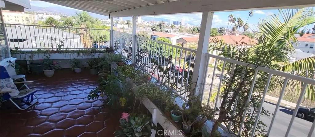 1121 5th Avenue, Los Angeles, California 90019 home-pic-2