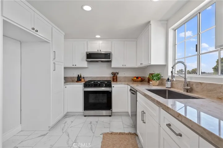203 N Lucia Avenue 3, Redondo Beach, California 90277
