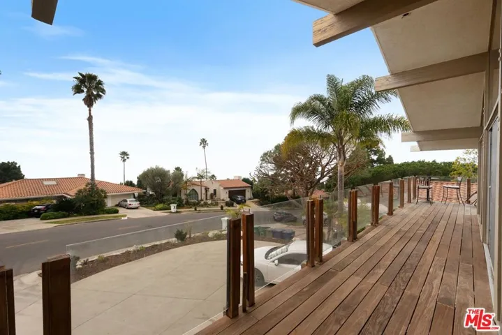 6847 Crest Road, Rancho Palos Verdes, California 90275