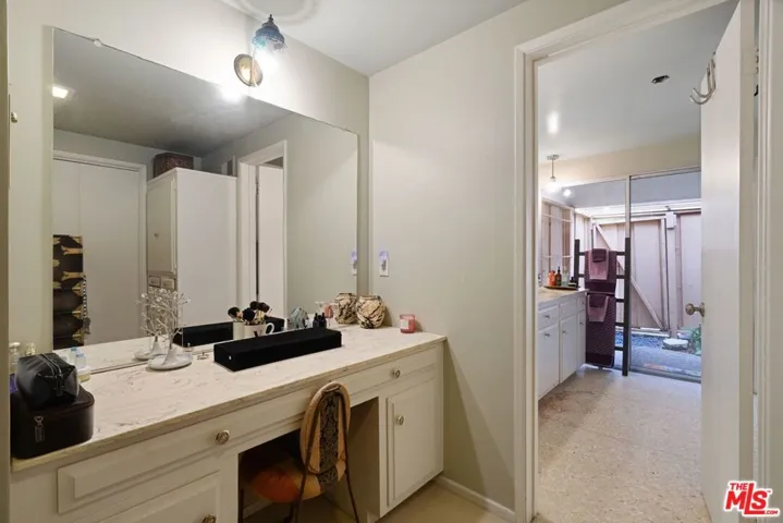 6847 Crest Road, Rancho Palos Verdes, California 90275