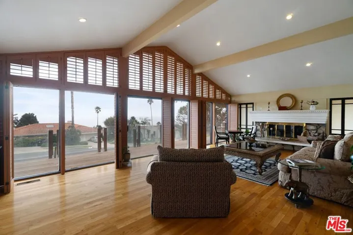 6847 Crest Road, Rancho Palos Verdes, California 90275