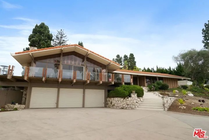 6847 Crest Road, Rancho Palos Verdes, California 90275