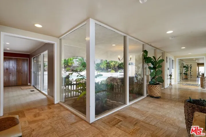 6847 Crest Road, Rancho Palos Verdes, California 90275