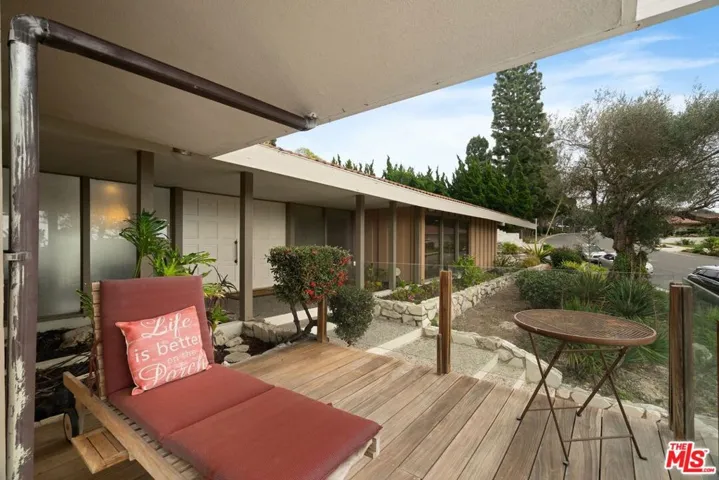 6847 Crest Road, Rancho Palos Verdes, California 90275