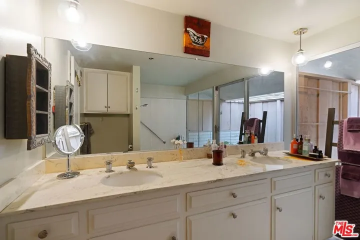 6847 Crest Road, Rancho Palos Verdes, California 90275