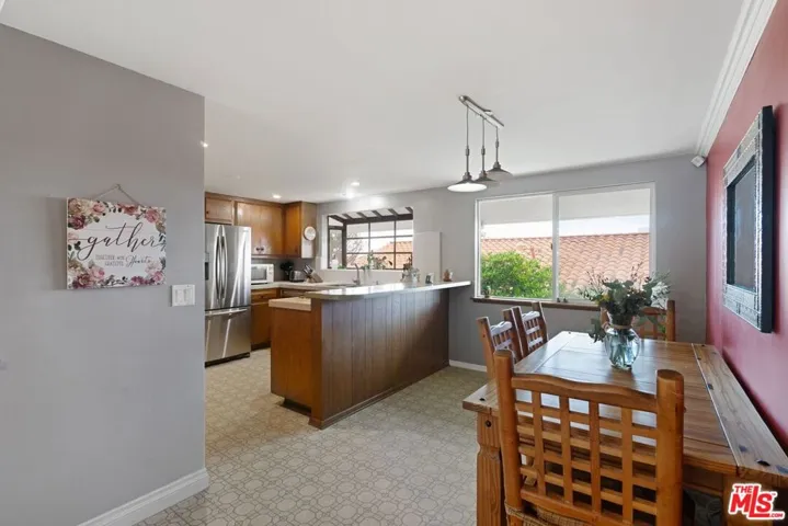 6847 Crest Road, Rancho Palos Verdes, California 90275