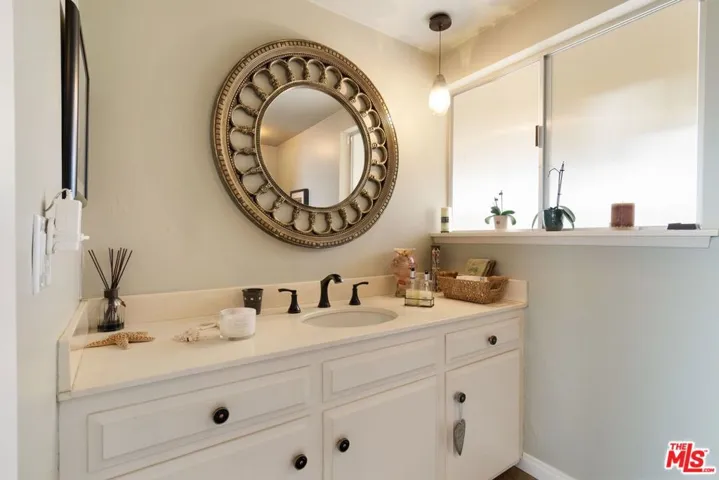 6847 Crest Road, Rancho Palos Verdes, California 90275