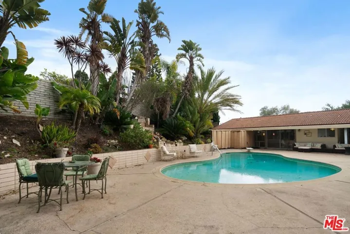 6847 Crest Road, Rancho Palos Verdes, California 90275