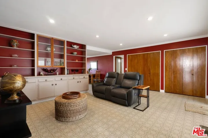 6847 Crest Road, Rancho Palos Verdes, California 90275
