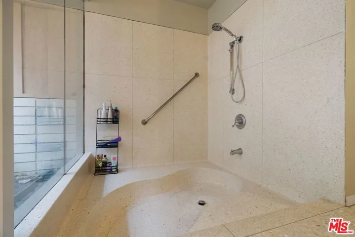 6847 Crest Road, Rancho Palos Verdes, California 90275