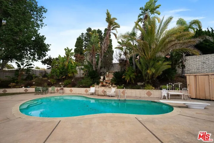 6847 Crest Road, Rancho Palos Verdes, California 90275