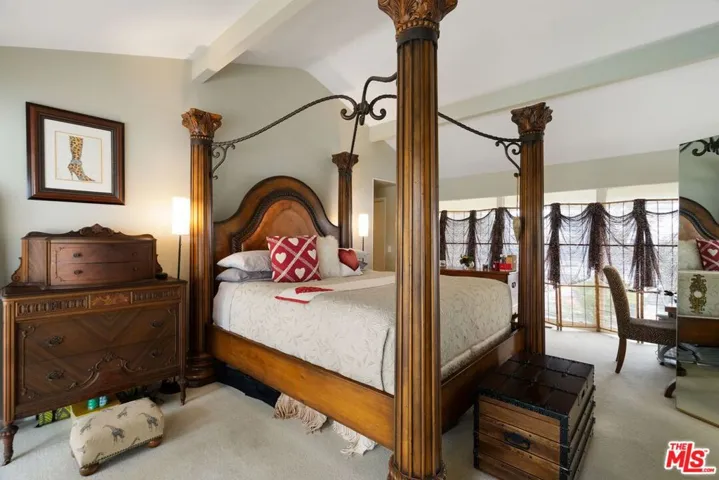 6847 Crest Road, Rancho Palos Verdes, California 90275