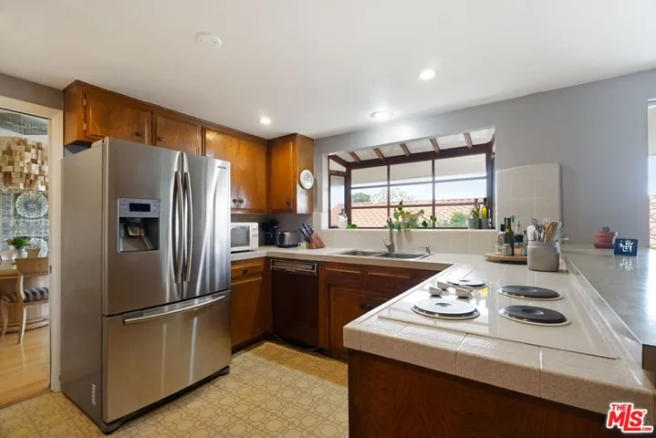 6847 Crest Road, Rancho Palos Verdes, California 90275
