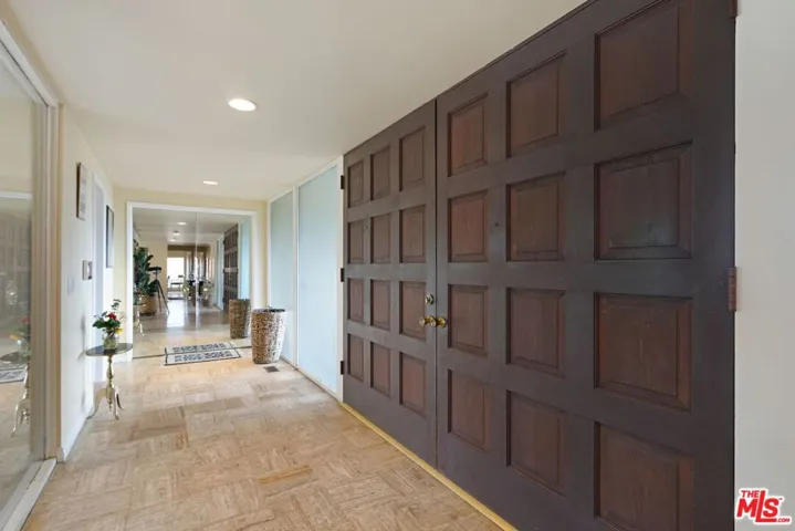 6847 Crest Road, Rancho Palos Verdes, California 90275