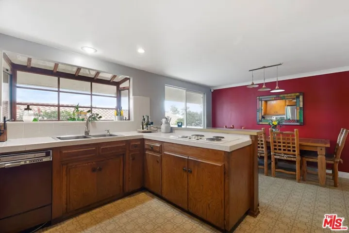6847 Crest Road, Rancho Palos Verdes, California 90275