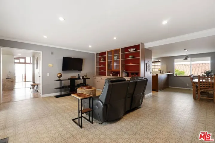 6847 Crest Road, Rancho Palos Verdes, California 90275