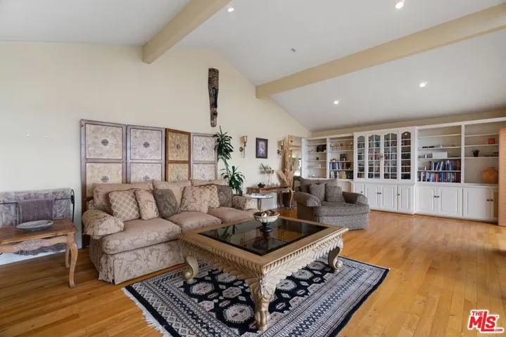 6847 Crest Road, Rancho Palos Verdes, California 90275