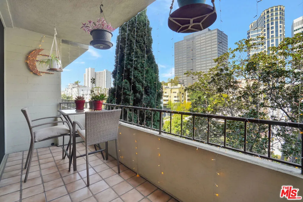 1300 Midvale Avenue 502, Los Angeles, California 90024 home-pic-15